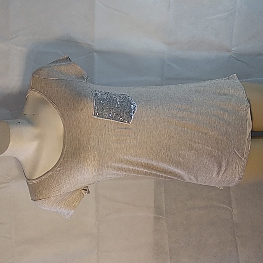 Brenda's sequin pocket Top color oatmeal size small new